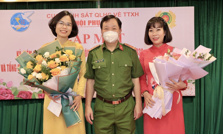 Gặp mặt kỷ niệm 91 năm ngày thành lập Hội Liên hiệp Phụ nữ Việt Nam (20/10) và tổng kết trao giải Cuộc thi ảnh “Duyên dáng - Phụ nữ Cục Cảnh sát QLHC về TTXH” năm 2021