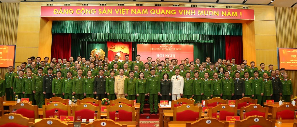 Thứ trưởng Nguyễn Duy Ngọc và lãnh đạo Công an các đơn vị, địa phương dự Hội nghị.