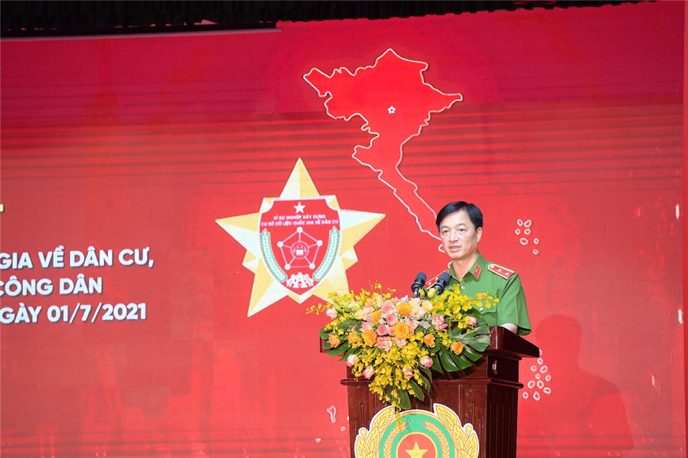 Thứ trưởng Nguyễn Duy Ngọc báo cáo tóm tắt kết quả triển khai Dự án
            Cơ sở dữ liệu quốc gia về dân cư và Dự án Sản xuất, cấp và quản lý CCCD