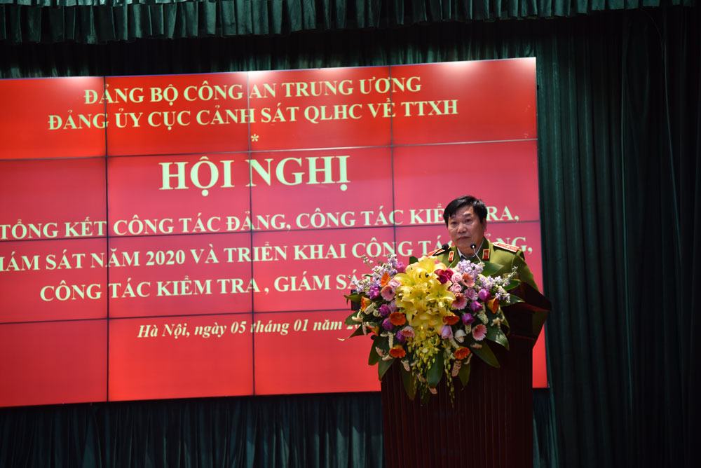 Đồng chí Thiếu tướng Tô Văn Huệ, Bí thư  Đảng ủy Cục Cảnh sát QLHC về TTXH phát biểu kết luận Hội nghị