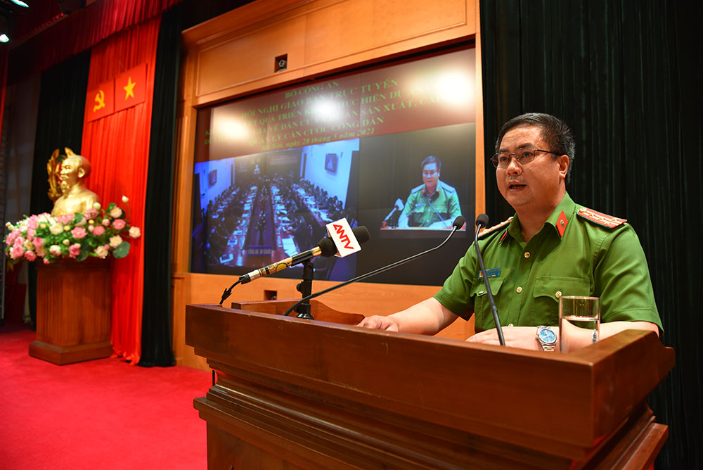 Đại tá Phạm Công Nguyên, Cục trưởng Cục Cảnh sát quản lý hành chính về trật tự xã hội báo cáo tại Hội nghị