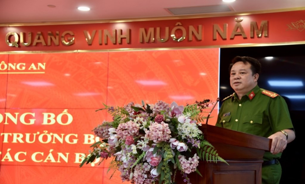 Đại tá Nguyễn Quốc Hùng, Bí thư Đảng uỷ, Cục trưởng Cục Cảnh sát QLHC về TTXH phát biểu tại buổi Lễ