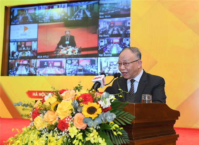 GS.TS Hoàng Chí Bảo phát biểu tham luận tại Hội thảo.
