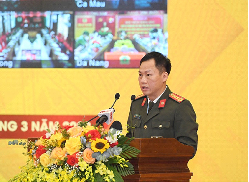 Đại tá, TS Đỗ Khắc Hưởng phát biểu tham luận tại Hội thảo.