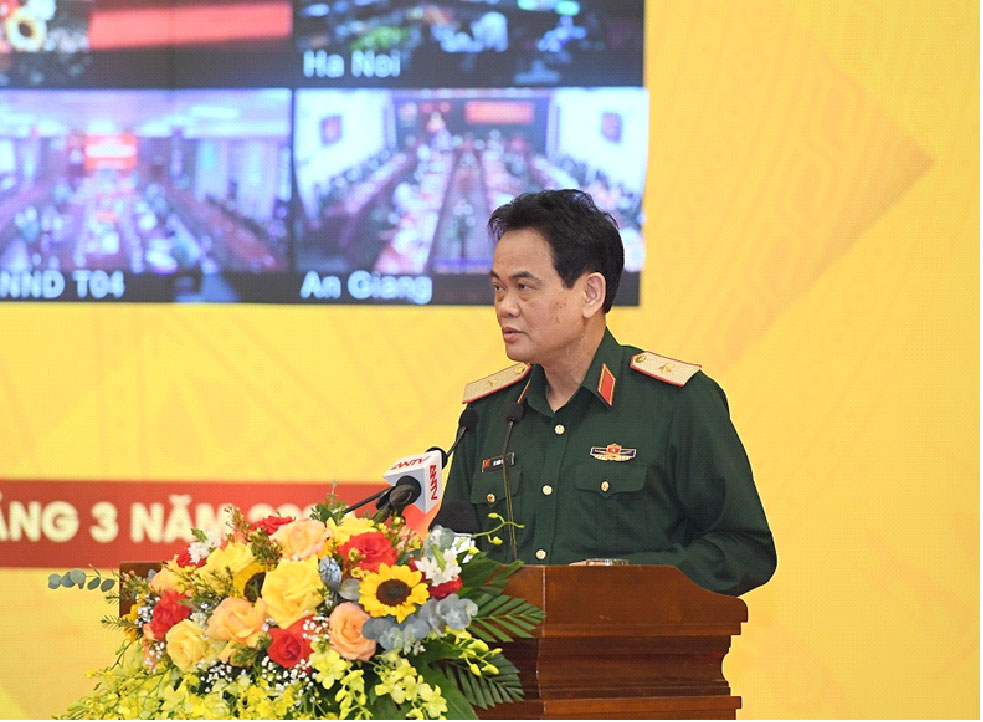 Thiếu tướng, TS Lê Xuân Thành phát biểu tham luận tại Hội thảo.