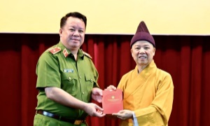 Tăng Ni sinh Học viện Phật giáo Việt Nam tại Hà Nội tham gia đăng ký kích hoạt và sử dụng tài khoản định danh điện tử (VNeID)