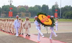 Đoàn đại biểu Đảng ủy Công an Trung ương, Bộ Công an vào Lăng viếng Chủ tịch Hồ Chí Minh