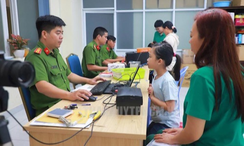 Chu đáo, nỗ lực cấp căn cước cho công dân, không quản ngày nghỉ