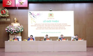 Phát hành cuốn sách “Tuyệt đối trung thành với Tổ quốc, với Đảng, Nhà nước và nhân dân - Sáng ngời tư cách người Công an cách mạng”