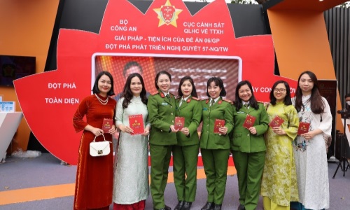 Thông điệp từ khu trưng bày các giải pháp tiện ích của Đề án 06/CP, Cục Cảnh sát QLHC về TTXH, Bộ Công an trong khuôn khổ sự kiện “Vinh quang Công an nhân dân Việt Nam”
