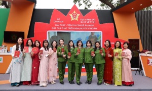 Khu trưng bày các giải pháp tiện ích của Đề án 06/CP trong khuôn viên sự kiện “Vinh quang Công an nhân dân Việt Nam” của Cục Cảnh sát QLHC về TTXH, Bộ Công an