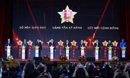 Thủ tướng Chính phủ Phạm Minh Chính dự Lễ phát động phong trào và ra mắt nền tảng "Bình dân học vụ số"