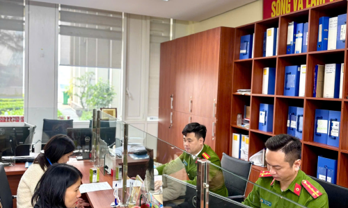 Công tác hướng dẫn đăng ký và thu hồi con dấu của lực lượng Cảnh sát QLHC về TTXH sau khi sắp xếp tổ chức bộ máy nhà nước theo tinh thần Nghị quyết số 190/2025/QH15 ngày 19/02/2025 của Quốc hội