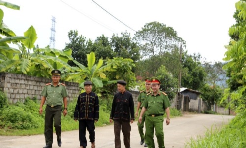 Người có uy tín trong đồng bào dân tộc thiểu số: Điểm tựa vững chắc trong giữ gìn an ninh, trật tự tại cơ sở