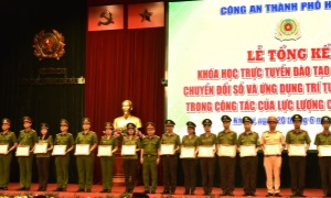 Lễ tổng kết khoá học trực tuyến đào tạo kỹ năng số, chuyển đổi số và ứng dụng  trí tuệ nhân tạo (AI) trong công tác của lực lượng Công an Thủ đô