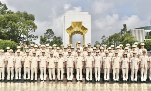 Đoàn đại biểu Cục Cảnh sát QLHC về TTXH dâng hoa vào Lăng Chủ tịch Hồ Chí Minh và dâng hương tưởng niệm các Anh hùng liệt sĩ.