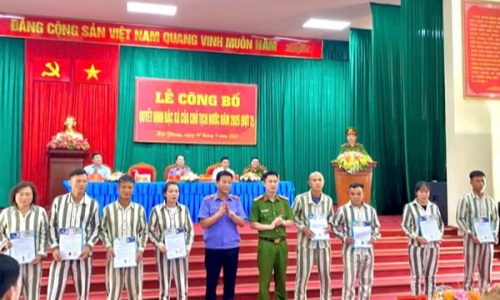 Cục Cảnh sát QLHC về TTXH tham dự Lễ công bố Quyết định đặc xá năm 2025 tại Trại giam Hoàng Tiến.