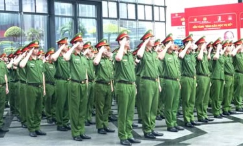Cục Cảnh sát Quản lý hành chính về trật tự xã hội tập huấn điều lệnh, quân sự, võ thuật Công an nhân dân năm 2025.
