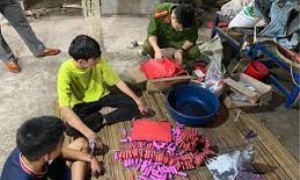 Giải pháp ngăn chặn tình trạng mua bán, vận chuyển VK, CCHT và pháo trái phép qua biên giới