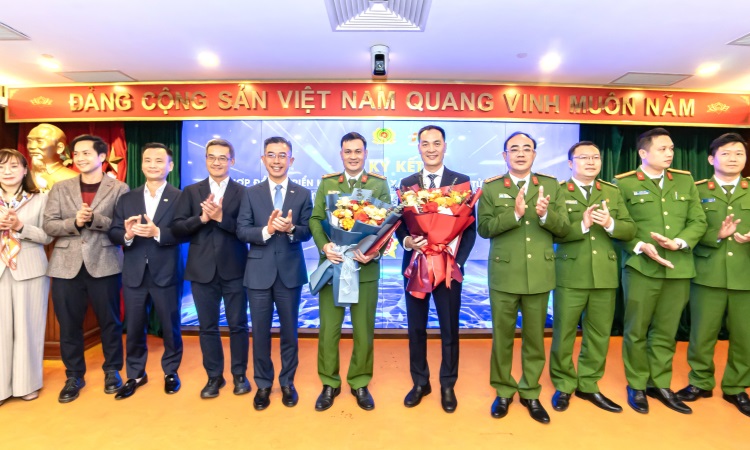 Lễ ký kết triển khai dịch vụ xác thực điện tử qua ứng dụng VNeID trên ứng dụng Hi FPT, FangTV, FPT Life