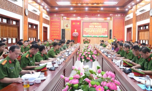 Sơ kết 01 năm thực hiện mô hình dân vận khéo “Tuyên truyền, vận động thu hồi vũ khí, vật liệu nổ, công cụ hỗ trợ và pháo”