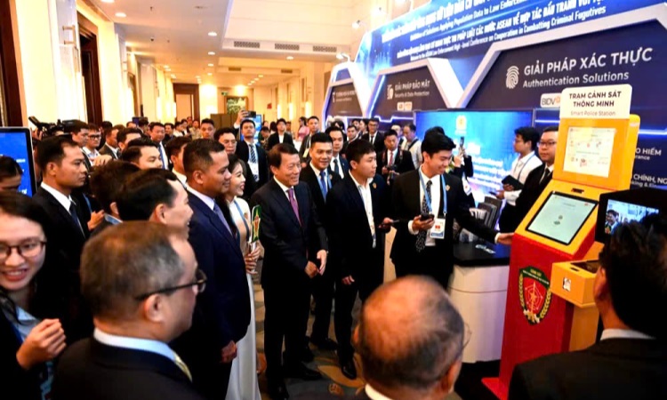 “TRẠM CẢNH SÁT THÔNG MINH" - ĐIỂM CHẠM CÔNG NGHỆ VIỆT NAM TRƯỚC BẠN BÈ ASEAN