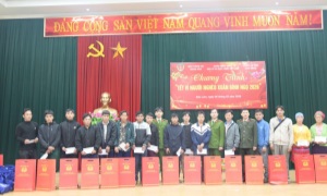 Cục Cảnh sát Quản lý hành chính về trật tự xã hội trao tặng 132 suất quà Tết cho các hộ nghèo, hộ đặc biệt khó khăn tại tỉnh Cao Bằng