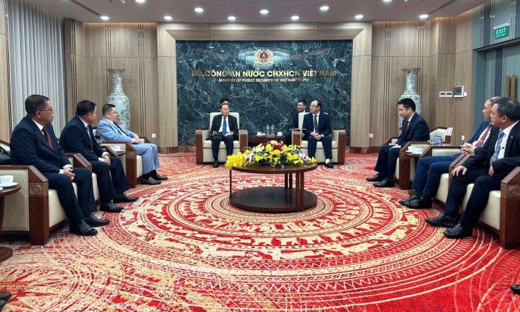 Cục Cảnh sát Quản lý hành chính về trật tự xã hội đón tiếp và làm việc với Đoàn Cục Quản lý hộ khẩu và xây dựng cơ sở, Bộ Công an Lào