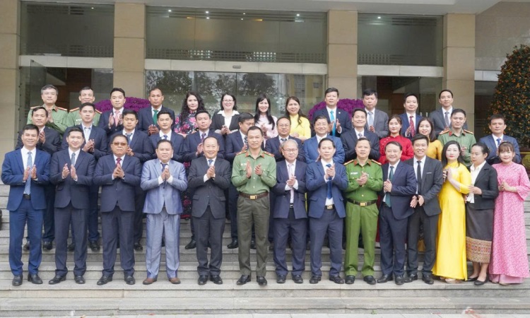 Đoàn công tác Bộ Công an Lào tham quan, trao đổi kinh nghiệm về cải cách hành chính tại Công an tỉnh Thanh Hóa