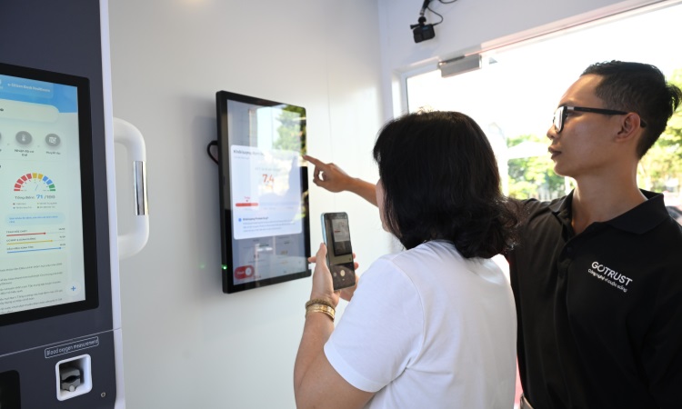 Trạm Công dân số đưa tiện ích số và y tế thông minh đến gần người dân