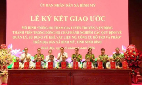 XÂY DỰNG "DÒNG HỌ THAM GIA TUYÊN TRUYỀN, VẬN ĐỘNG THÀNH VIÊN DÒNG HỌ CHẤP HÀNH CÁC QUY ĐỊNH VỀ QUẢN LÝ, SỬ DỤNG VŨ KHÍ, VẬT LIỆU NỔ, CÔNG CỤ HỖ TRỢ VÀ PHÁO” TRÊN ĐỊA BÀN XÃ BÌNH MỸ, TỈNH NINH BÌNH
