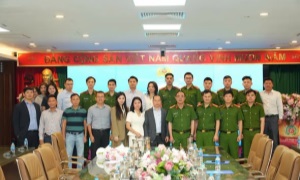 Lễ ký kết hợp đồng triển khai dịch vụ xác thực điện tử qua VNeID trên ứng dụng IVIE – Bác sỹ ơi