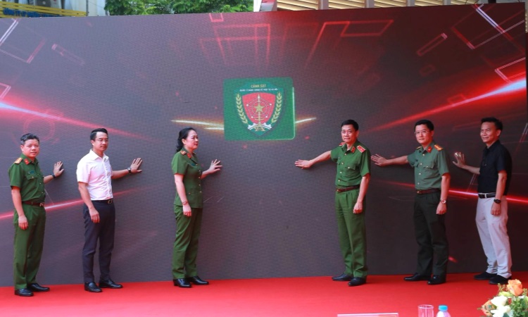LỄ RA MẮT TRIỂN KHAI THÍ ĐIỂM MÔ HÌNH KIOSK “TRẠM CẢNH SÁT THÔNG MINH” TẠI HÀ NỘI
