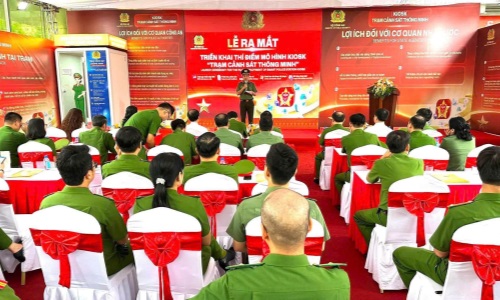 RA MẮT, VẬN HÀNH THÍ ĐIỂM KIOSK “TRẠM CẢNH SÁT THÔNG MINH” TẠI THANH HÓA